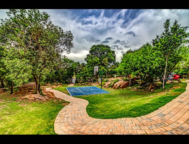 4 BEDROOM HOUSE FOR SALE IN HELDERFONTEIN ESTATE